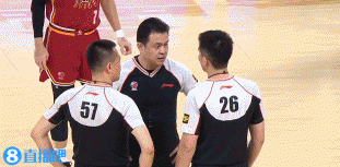 升级了！迪亚洛反击打进加罚 裁判回看后将杜润旺犯规判定违体