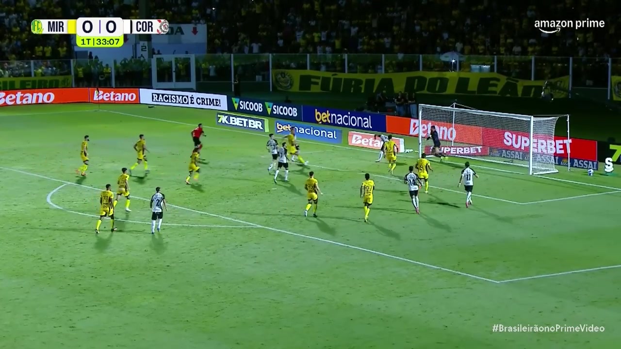 非常不满！德佩巴甲勺子点球罚丢补射也偏，随后对手上前与其理论