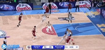 强硬！陈盈骏冲击内线 连投带罚独得5分帮助北京顽强咬住比分